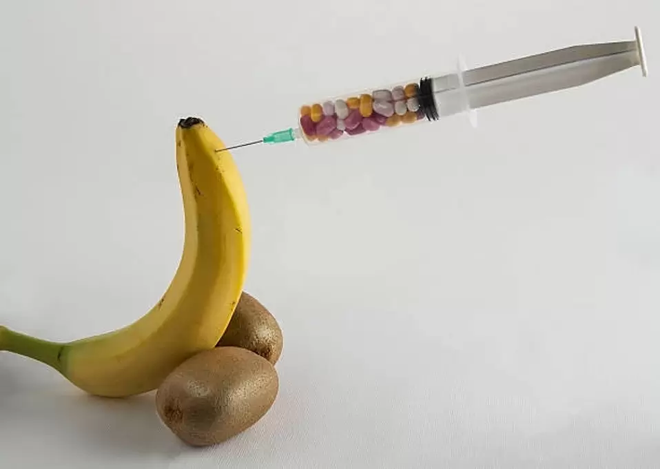 バナナの例での注射可能な陰茎の拡大